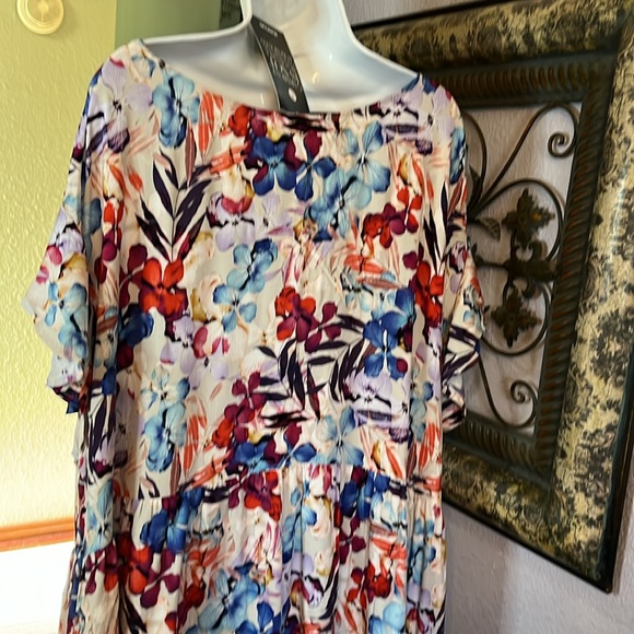 NWT AVENUE Tiered Dress - bright fun Viscose floral V-Neckline Sz 26/28 - Picture 7 of 12